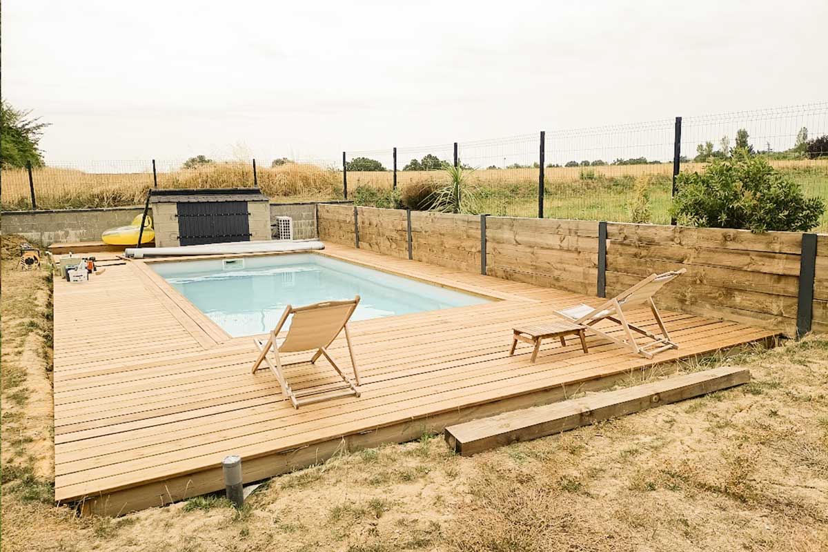 Réalisation contour piscine en bois massif Toulouse